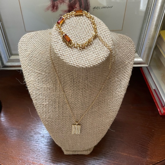 Slide Chic Gold Necklace with Pendant and Bracelet Set - Picture 4 of 9